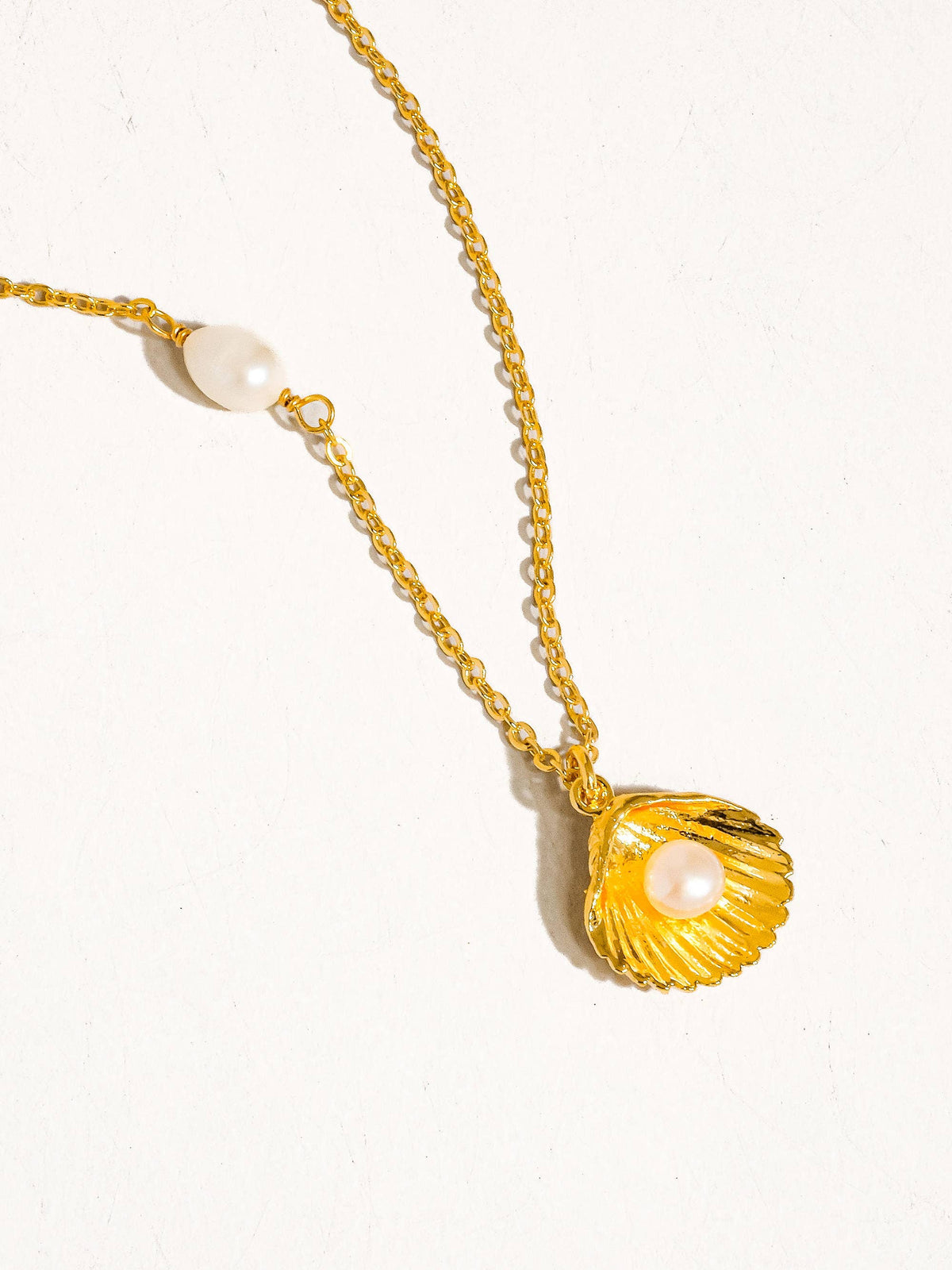 Daphne 18K Gold Pearl Shell Necklace: Yellow Gold