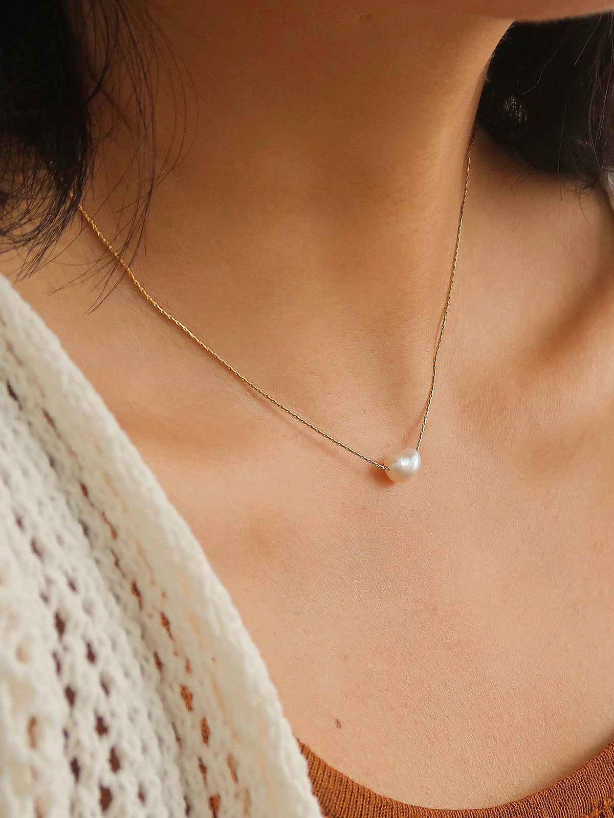 Kinney Non-Tarnish Natural Pearl Necklace: Yellow Gold