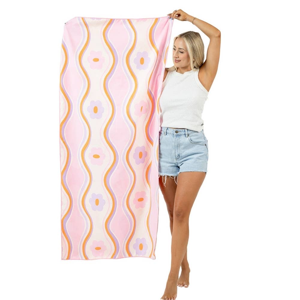 Beach Shells Microfiber Beach Towels: Light Pink
