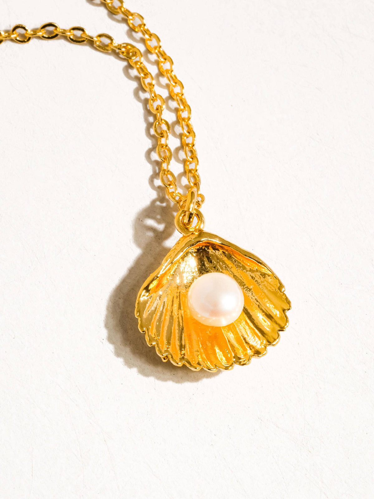 Daphne 18K Gold Pearl Shell Necklace: Yellow Gold