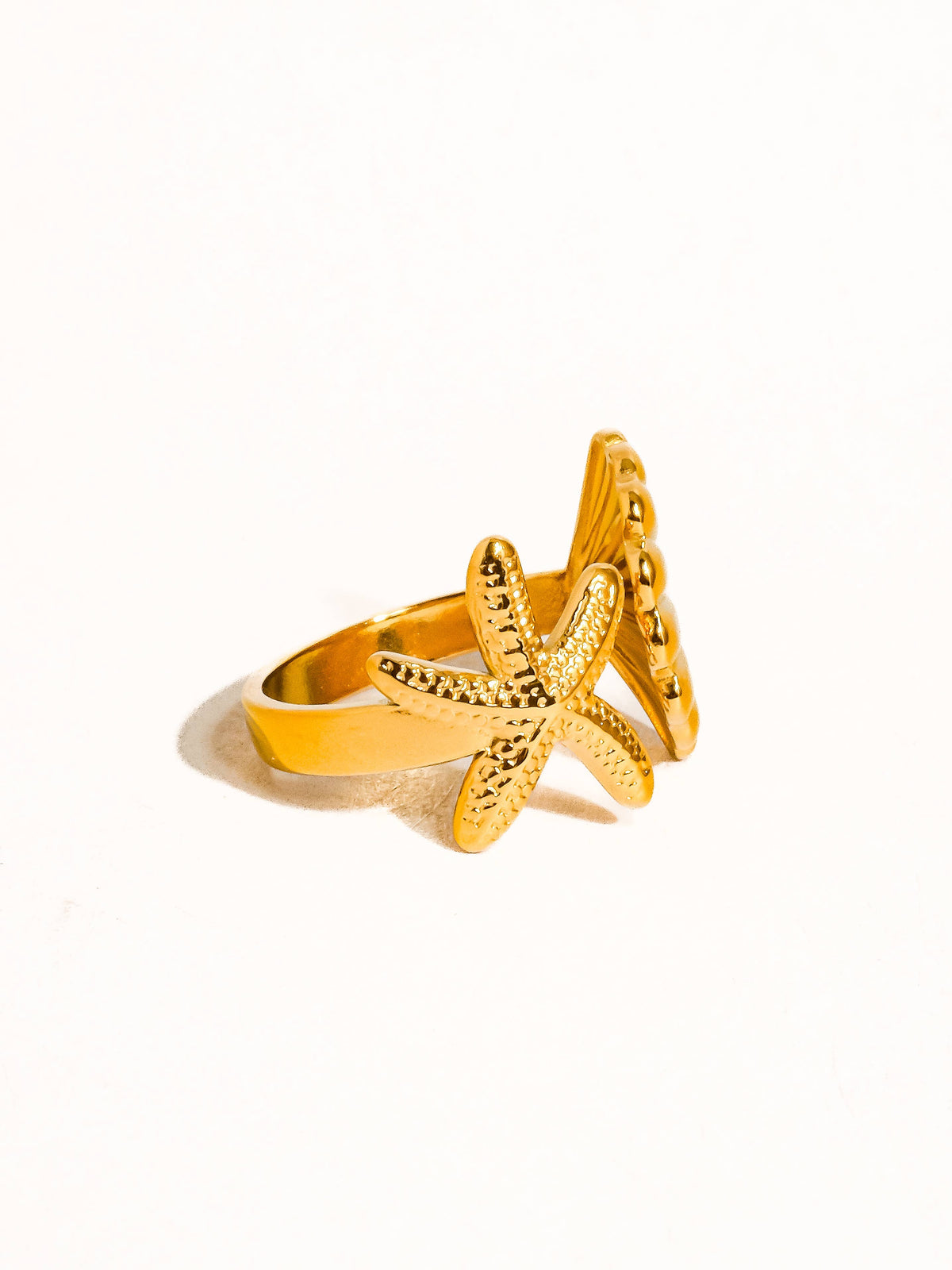 Étoilé 18K Gold Non-Tarnish Star and Shell Ring: Yellow Gold